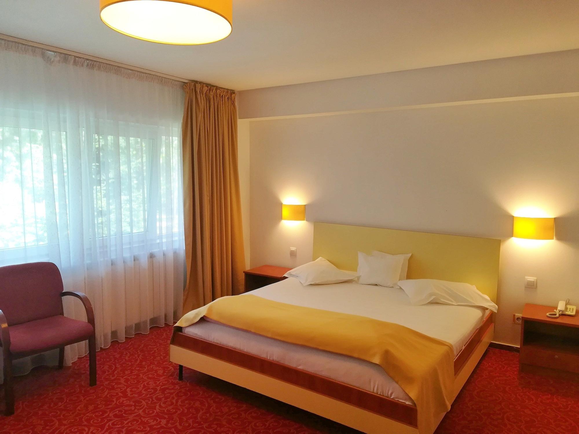 Hotel Herastrau Бухарест Экстерьер фото