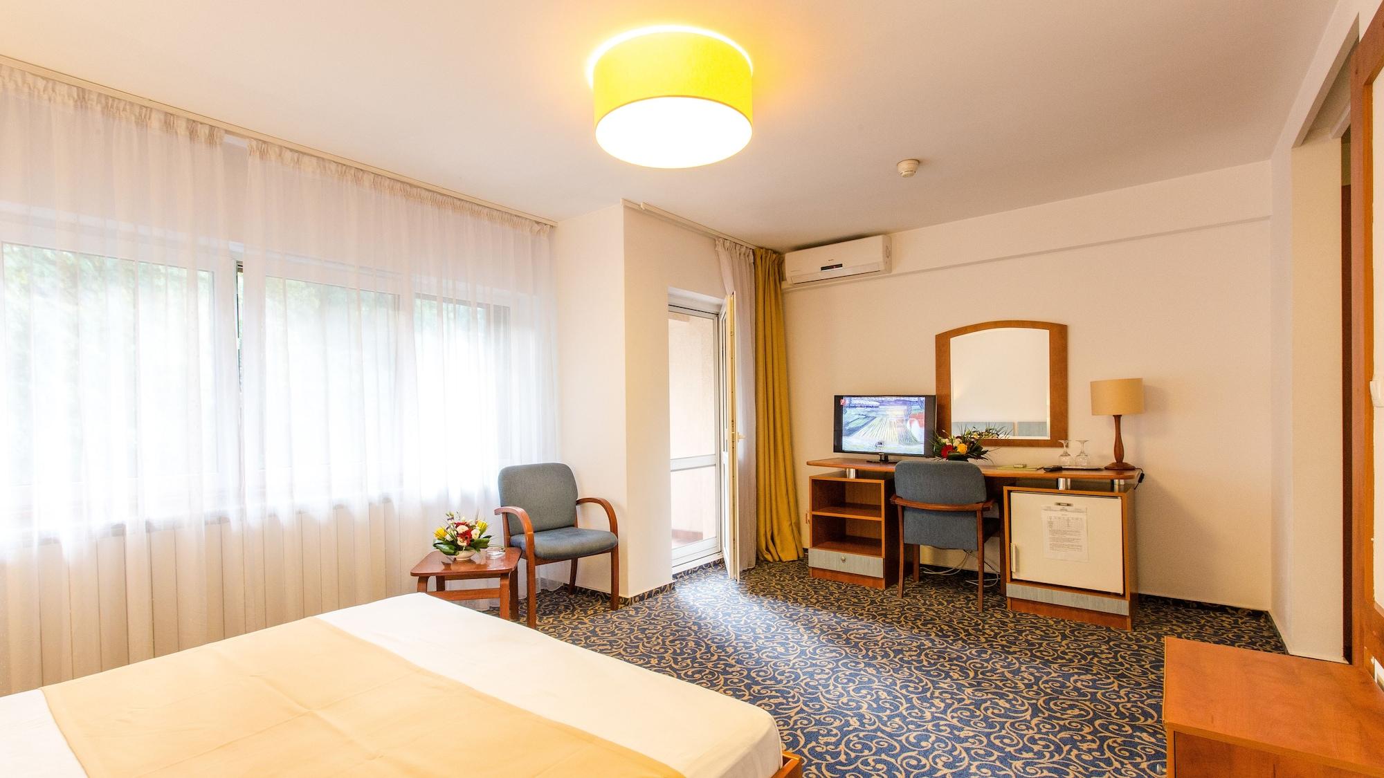 Hotel Herastrau Бухарест Экстерьер фото