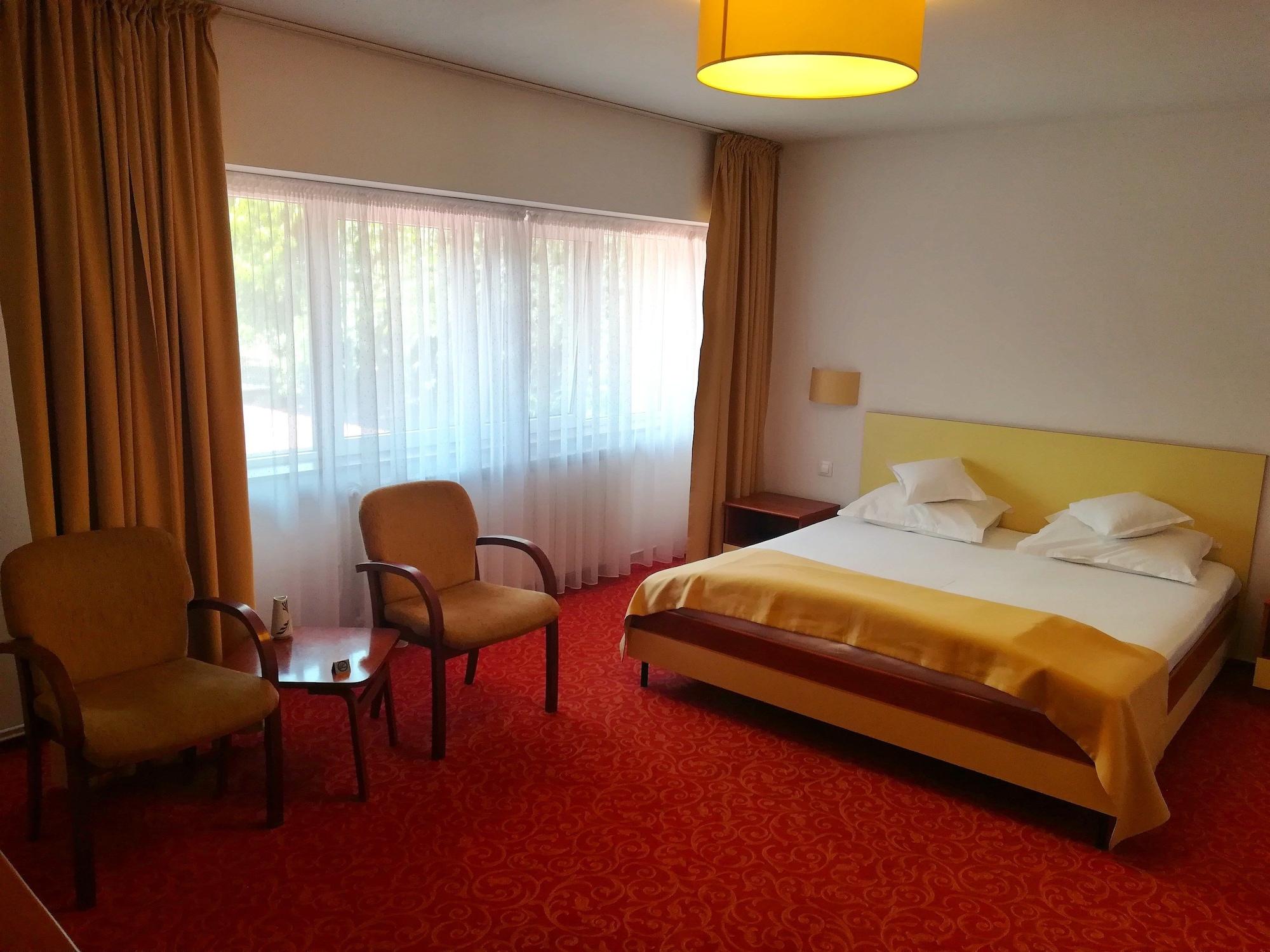 Hotel Herastrau Бухарест Экстерьер фото