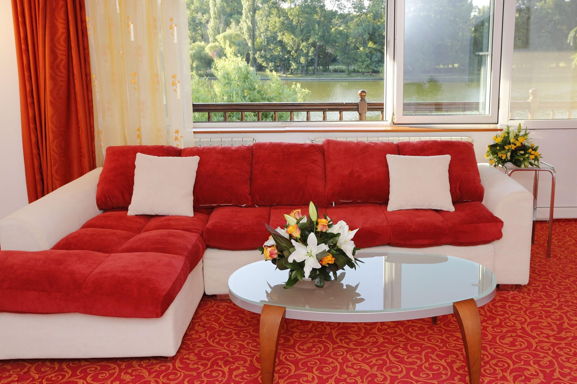 Hotel Herastrau Бухарест Экстерьер фото