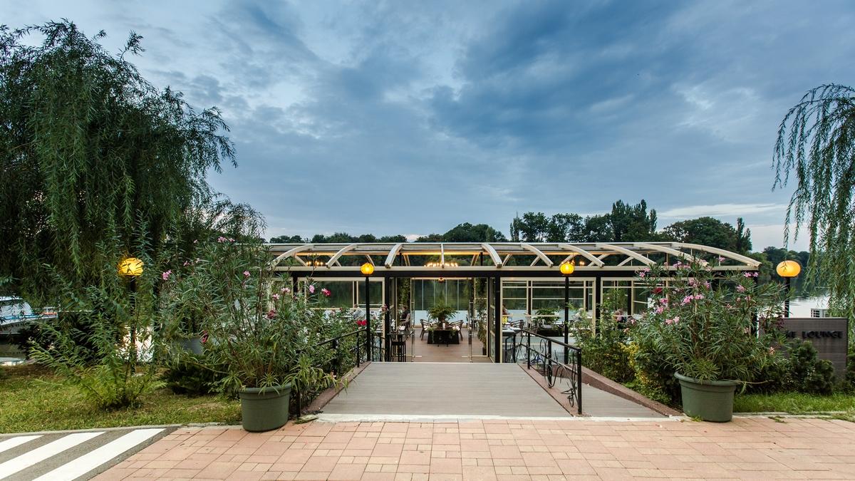 Hotel Herastrau Бухарест Экстерьер фото
