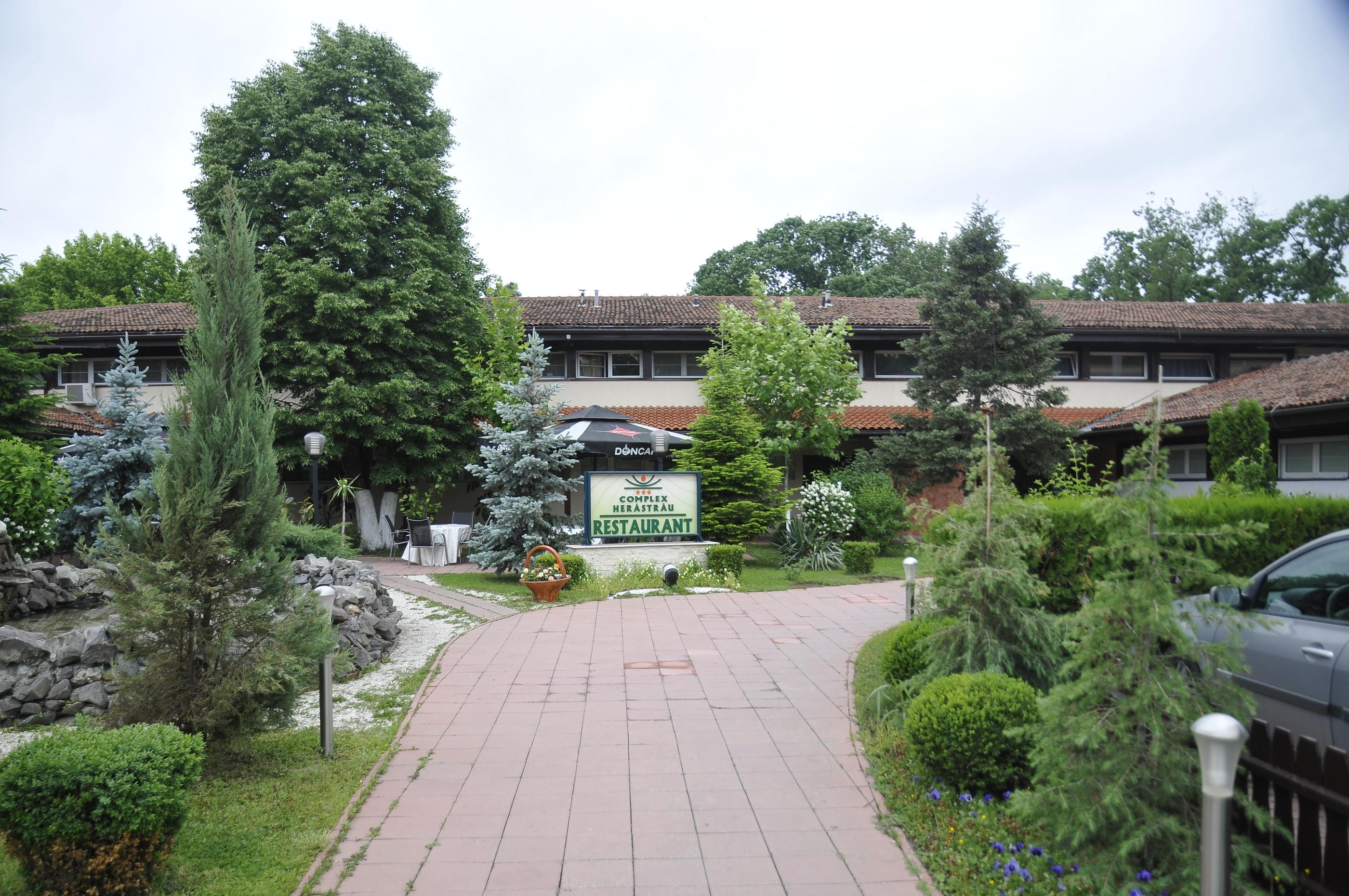 Hotel Herastrau Бухарест Экстерьер фото