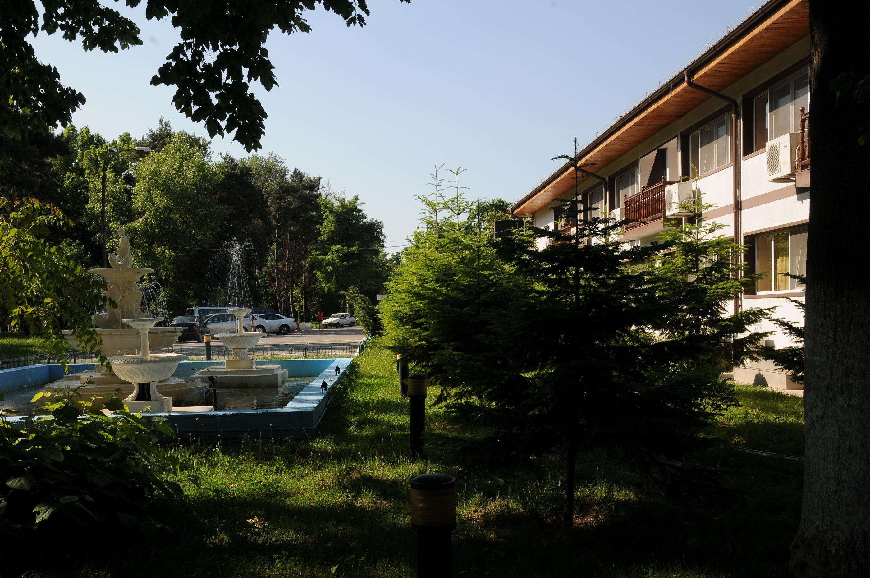 Hotel Herastrau Бухарест Экстерьер фото