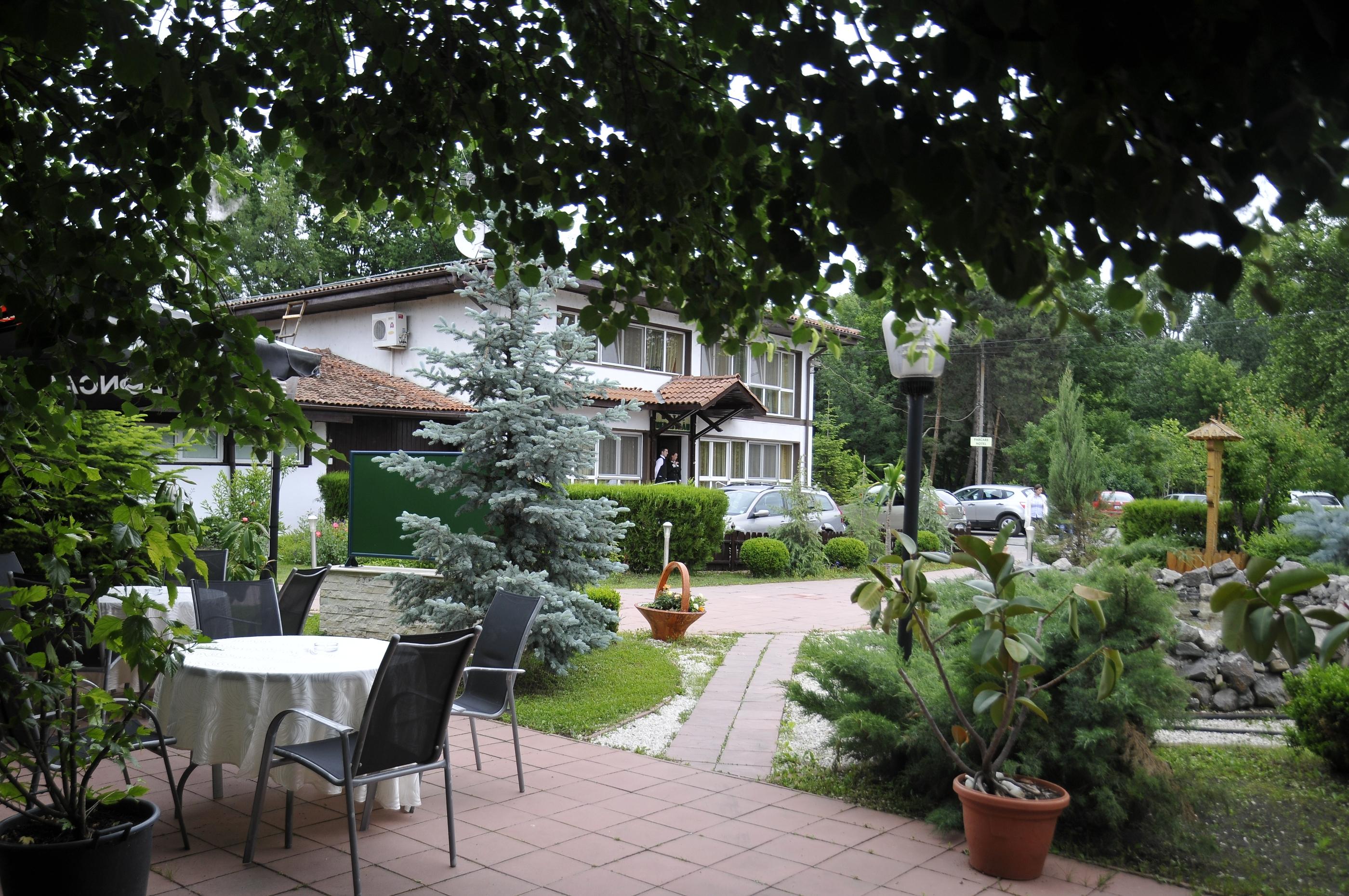 Hotel Herastrau Бухарест Экстерьер фото