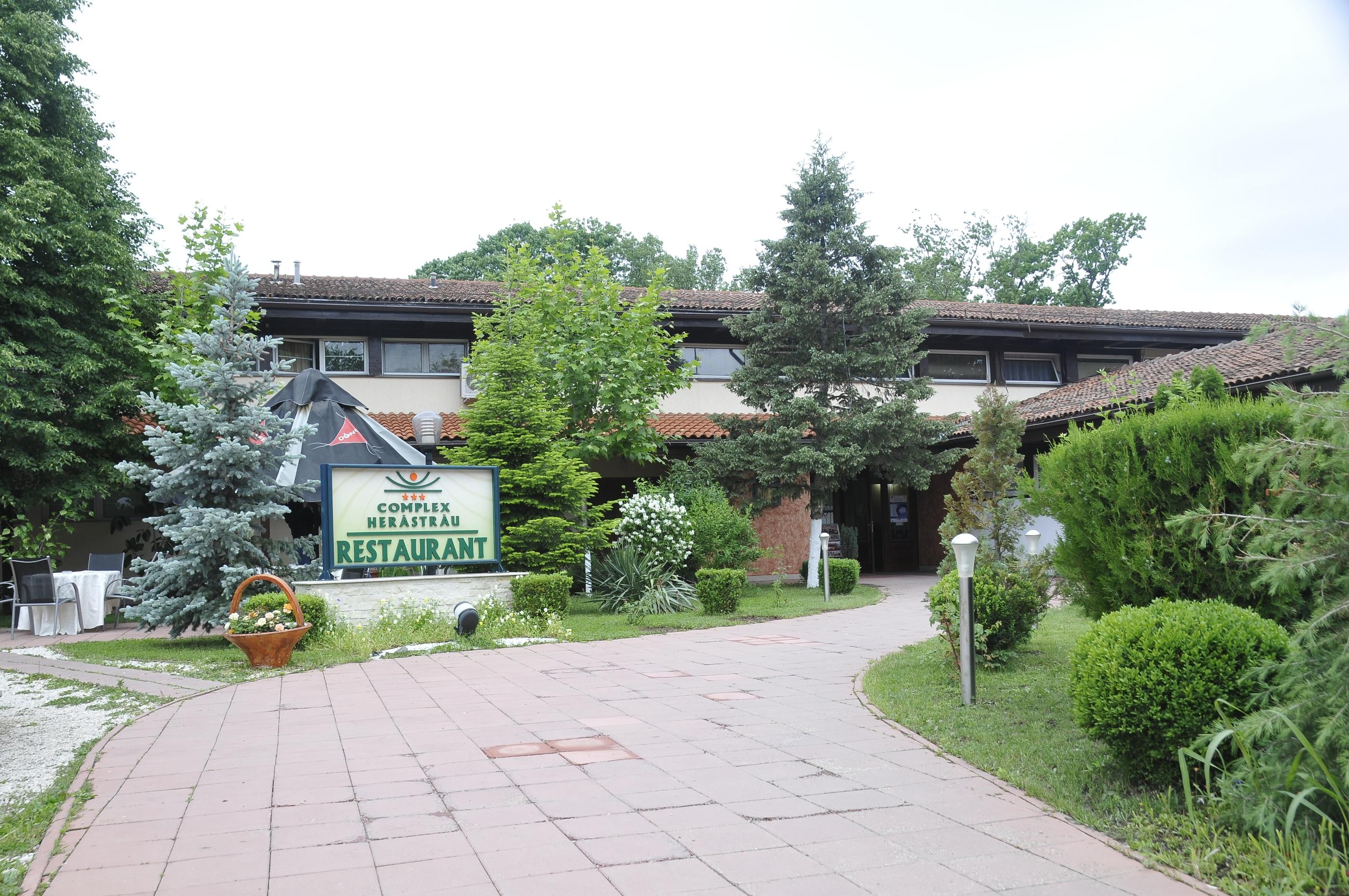 Hotel Herastrau Бухарест Экстерьер фото