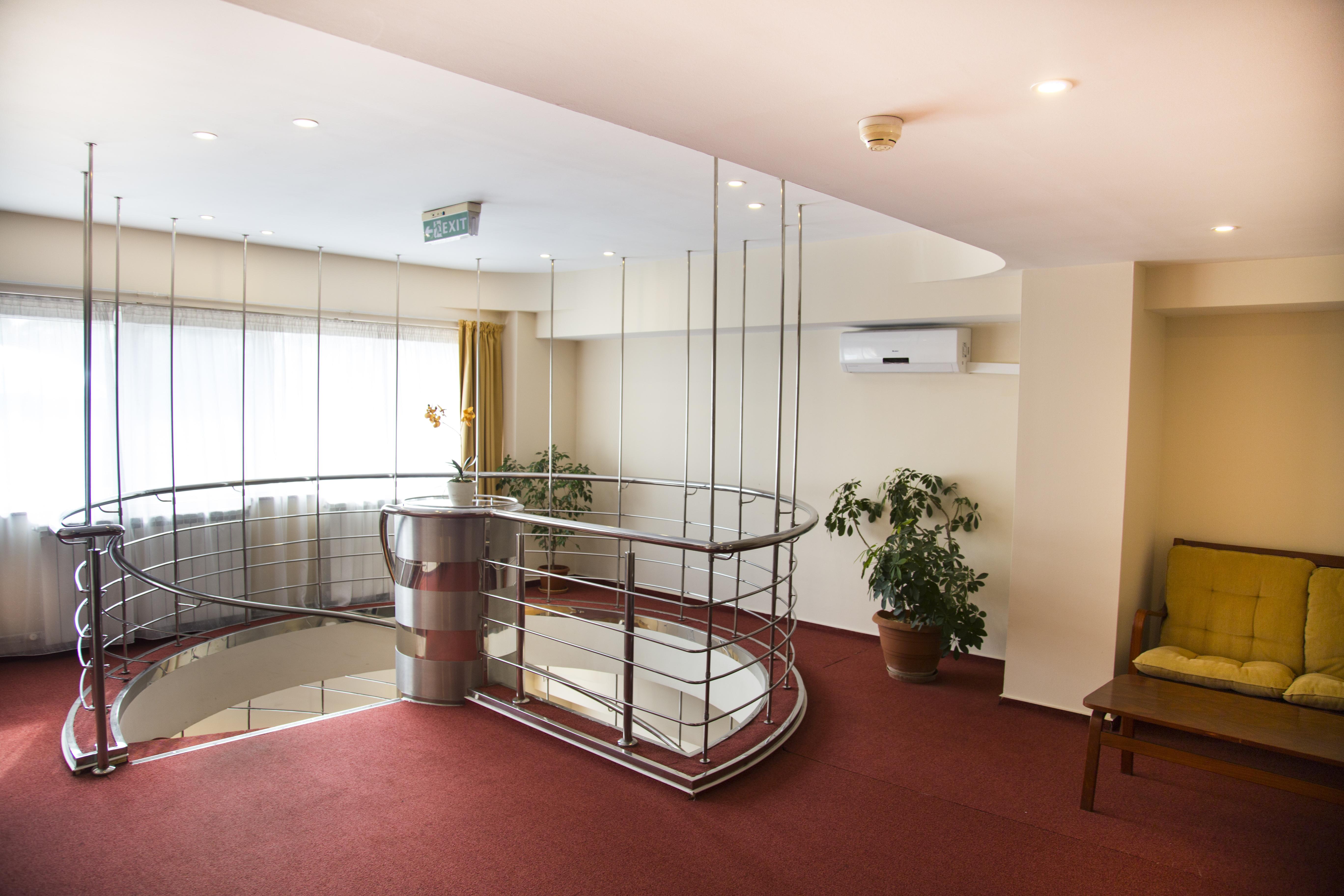 Hotel Herastrau Бухарест Экстерьер фото