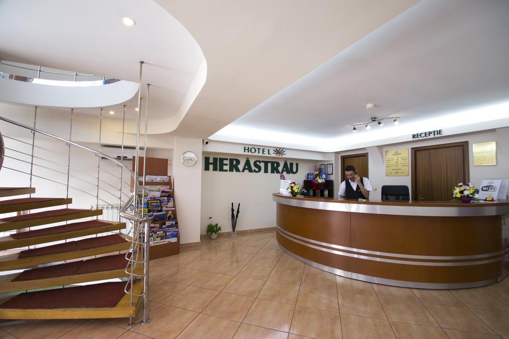 Hotel Herastrau Бухарест Экстерьер фото