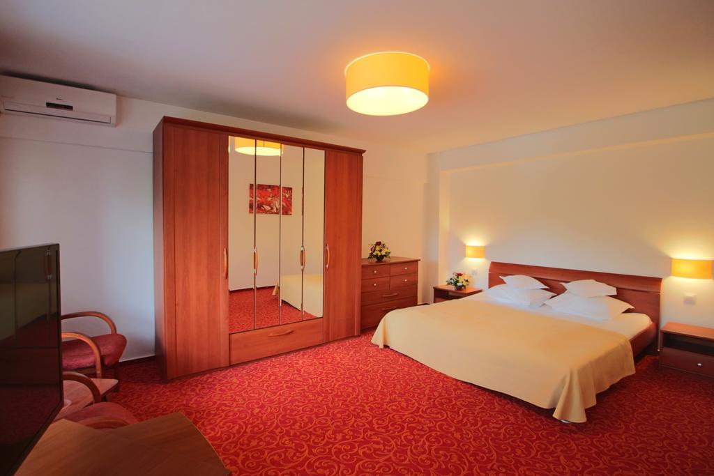 Hotel Herastrau Бухарест Экстерьер фото