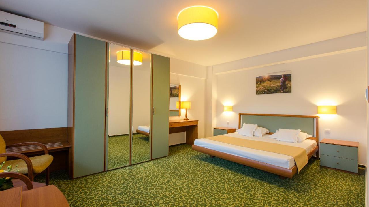 Hotel Herastrau Бухарест Экстерьер фото
